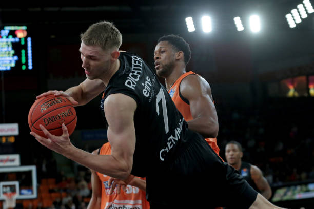 从中找到自 从中找到自