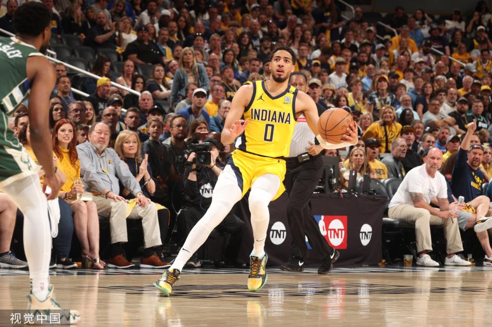 他对这位年 他对这位年