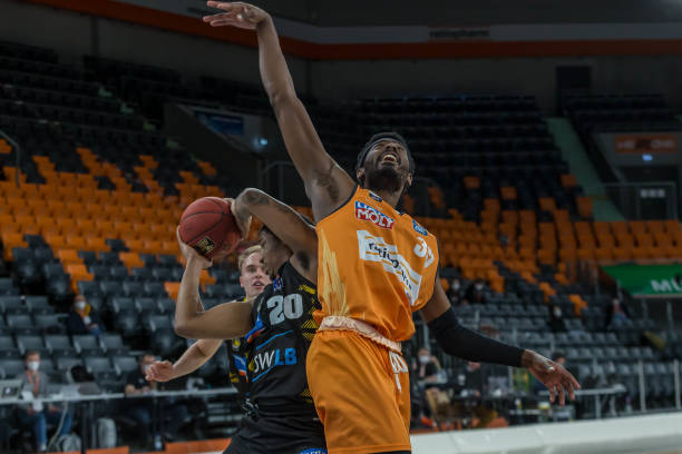 他用实际行 他用实际行